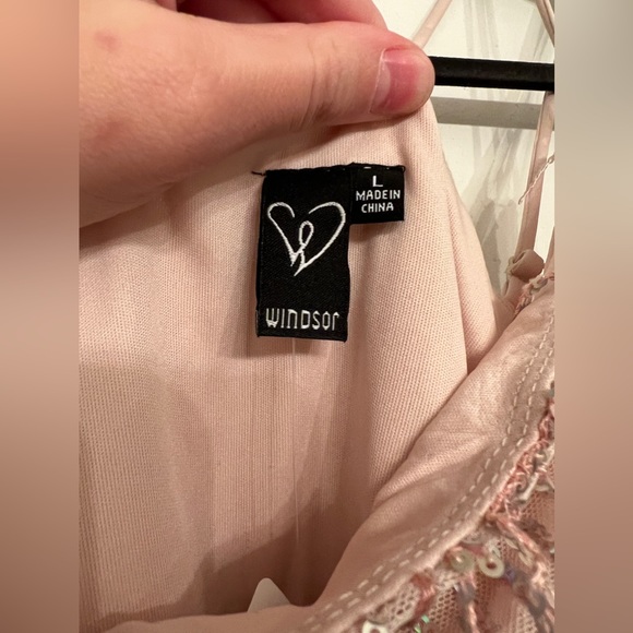 BRAND NEW - NEVER WORN - TAGS STILL ON - SPARKLY SEQUIN WINDOR DRESS SIZE L - Picture 2 of 5